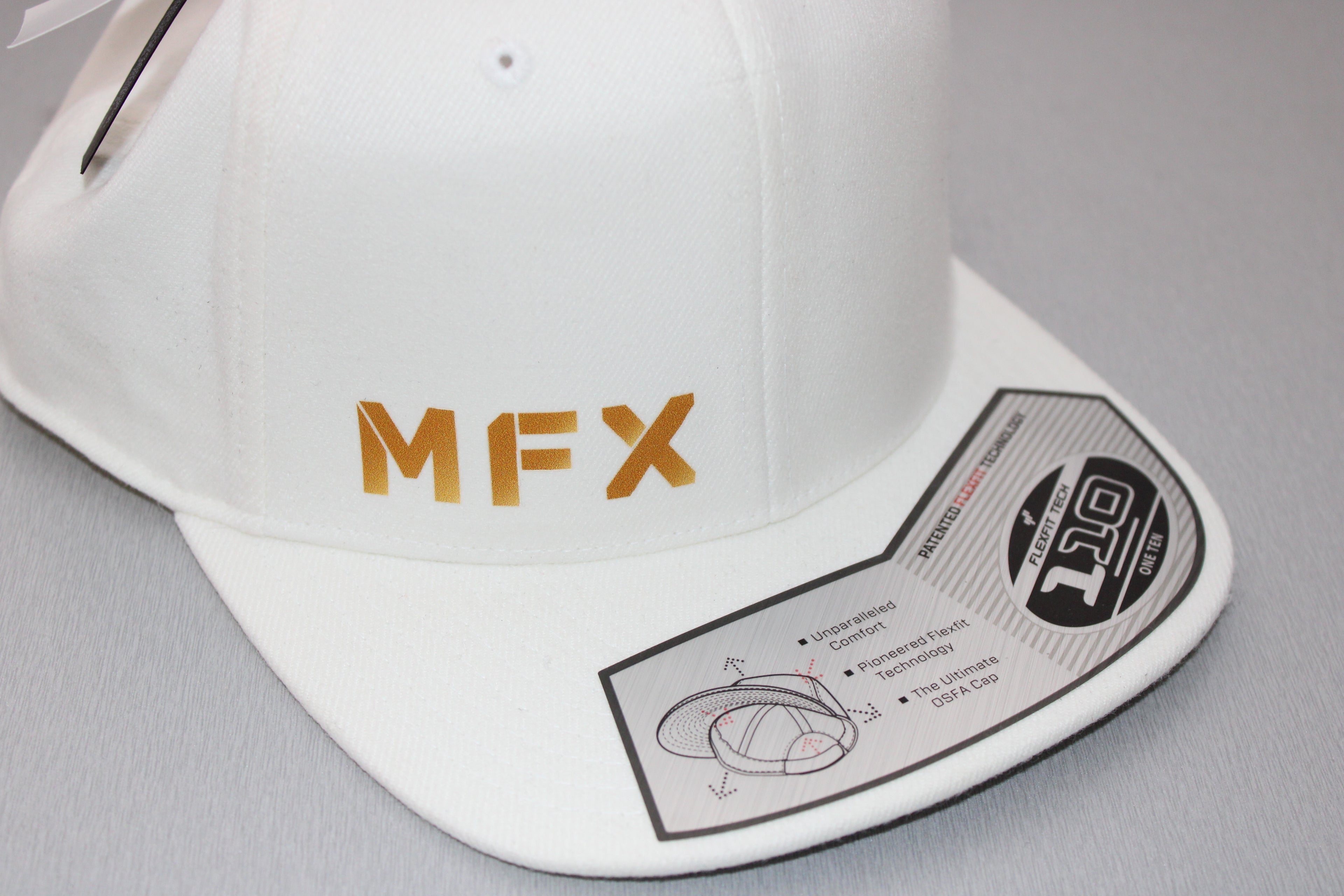 MFX Snapback Kappe Fitted / weiß