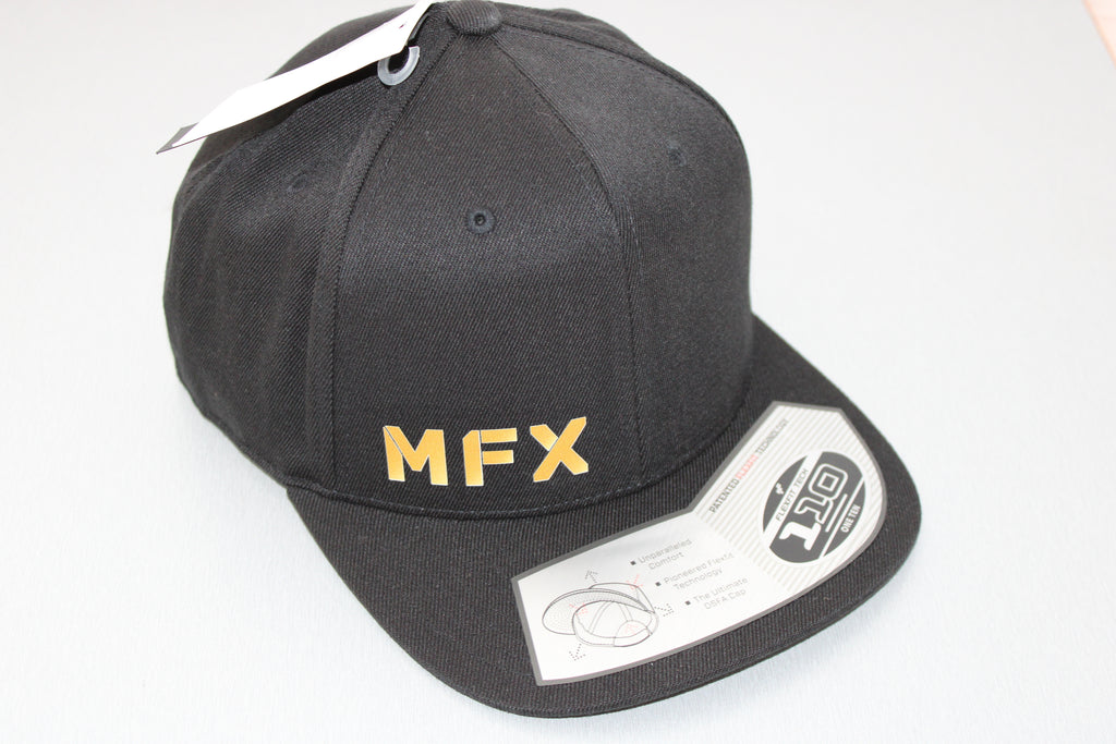 MFX Snapback Kappe Fitted / schwarz