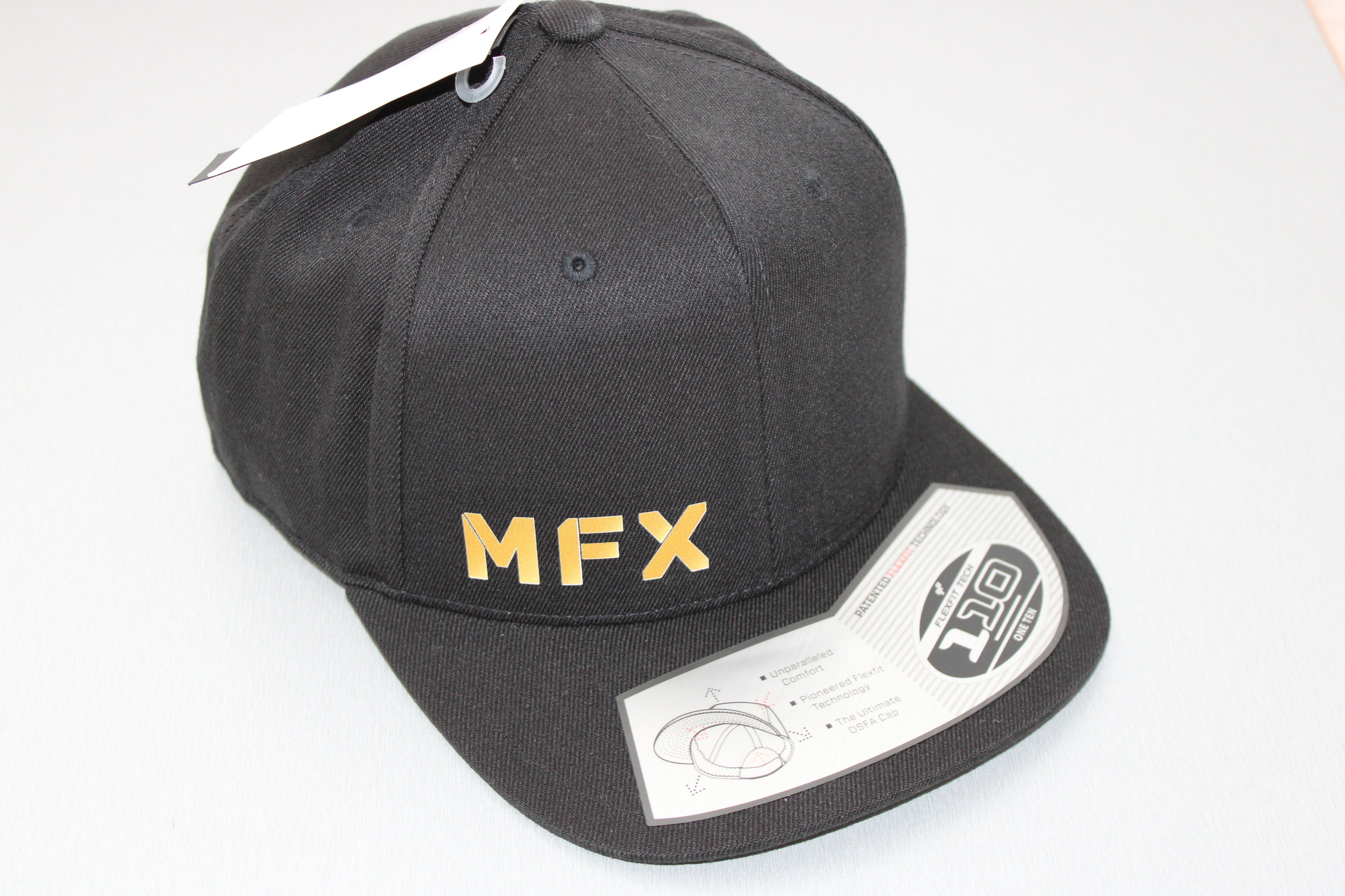 MFX Snapback Kappe Fitted / schwarz