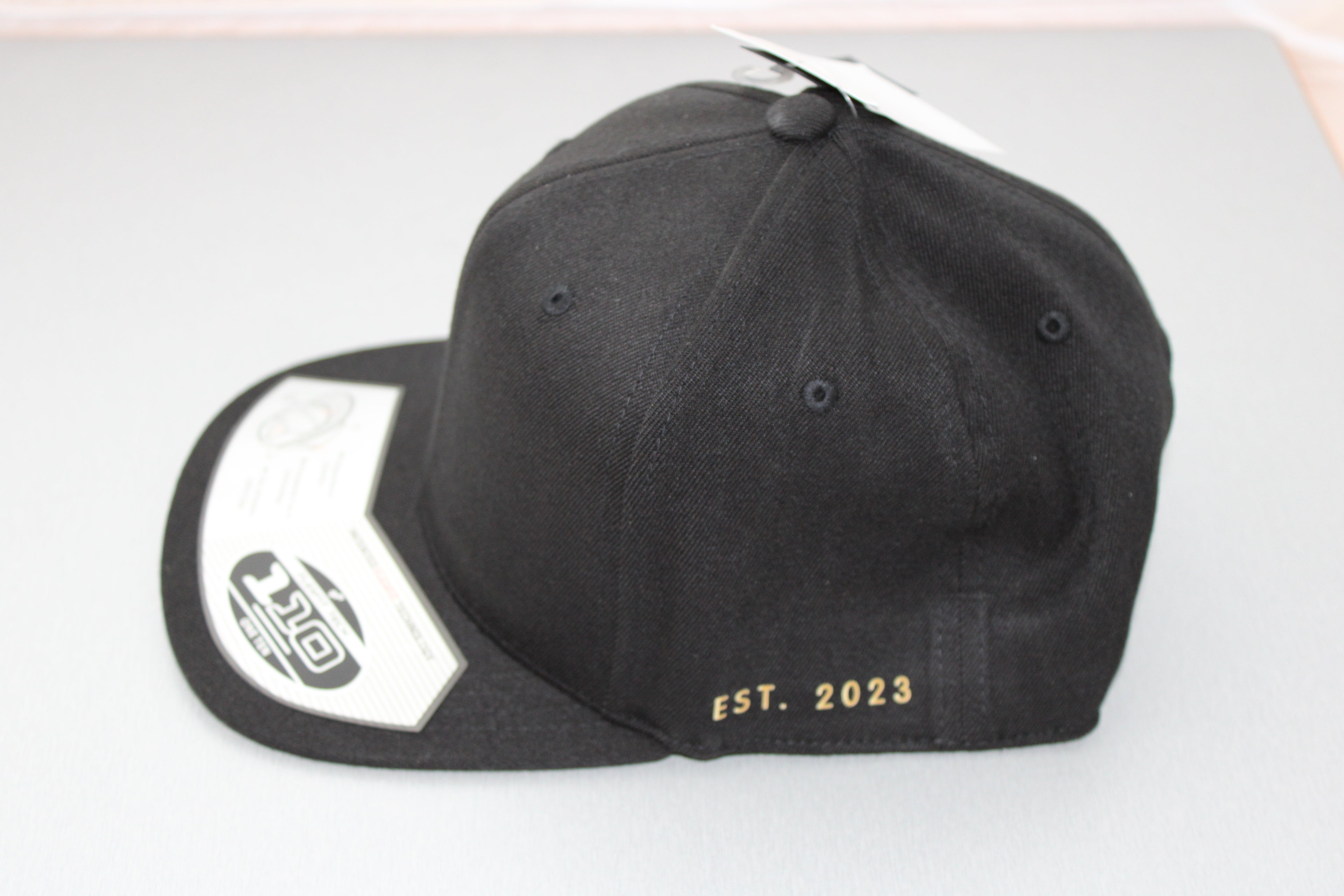 MFX Snapback Kappe Fitted / schwarz